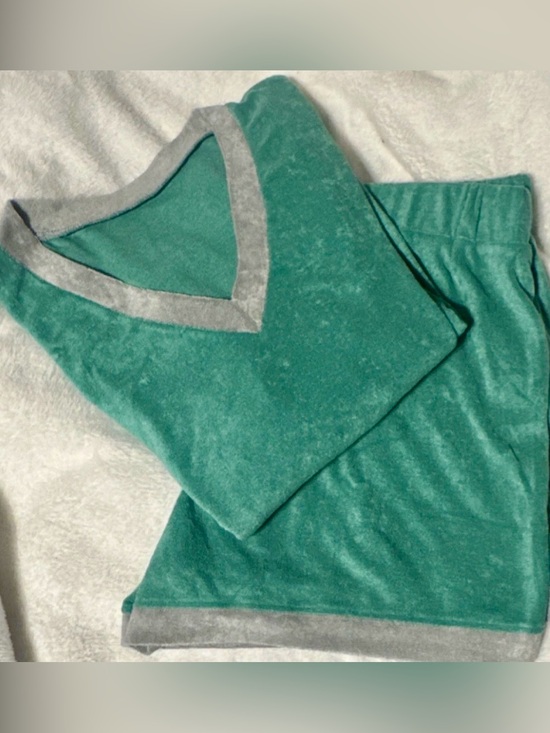 Tankaneo Pants - TANKANEO Green Velour 2 Piece Shorts Set, XL, Contrast Trim, Top & Shorts